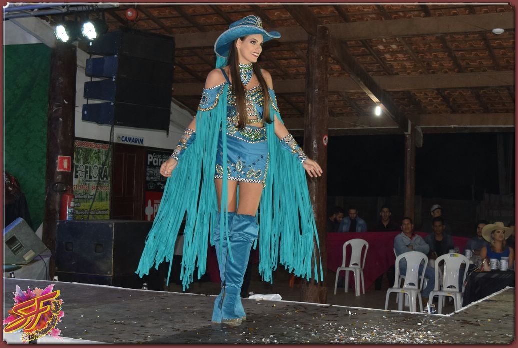 DESFILE DA RAINHA DA EXPOVALE 2019